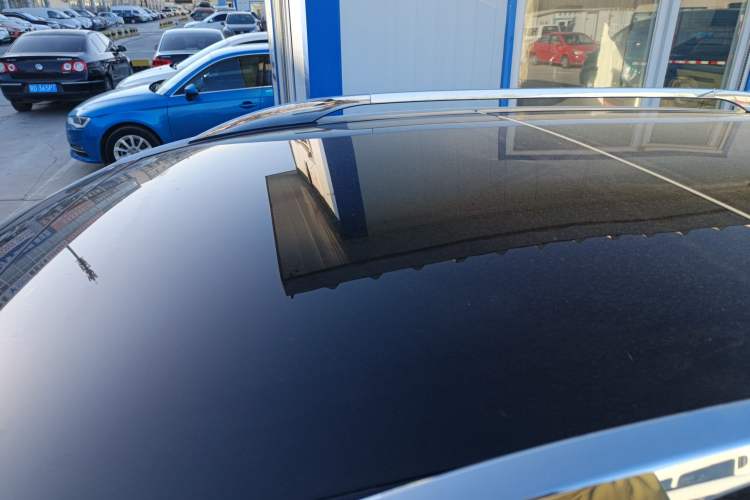Used Kia Sportage R 2015 2.0L Automatic Two-Wheel Drive DLX Model Roof