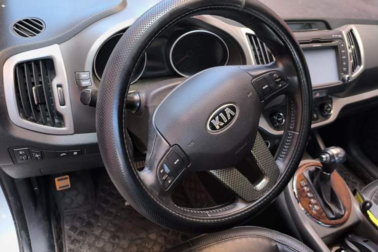 Used Kia Sportage R 2015 2.0L Automatic Two-Wheel Drive DLX Model Steering Wheel