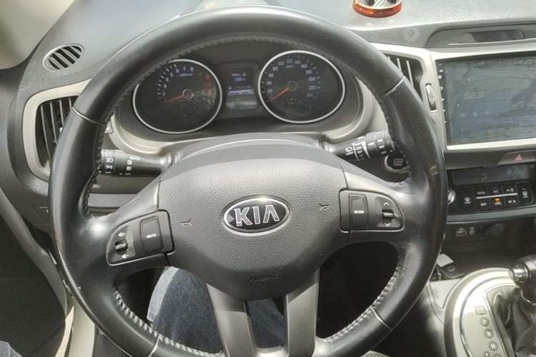 Used Kia Sportage R 2015 2.0L Automatic Two-Wheel Drive GLS Steering Wheel