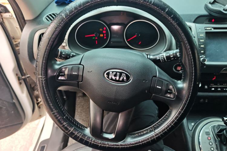 Used Kia Sportage R 2015 2.0L Automatic Two-Wheel Drive DLX Model Steering Wheel