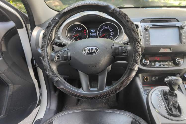 Used Kia Sportage R 2015 2.0L Automatic Two-Wheel Drive DLX Model Steering Wheel