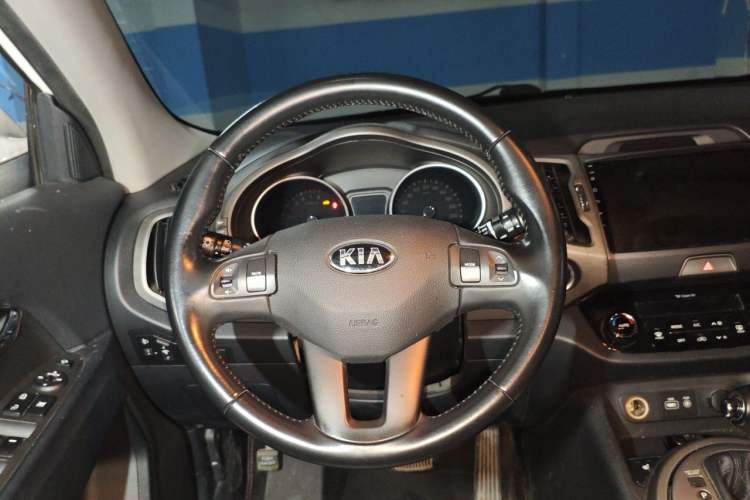 Used Kia Sportage R 2015 2.0L Automatic Two-Wheel Drive DLX Model Steering Wheel