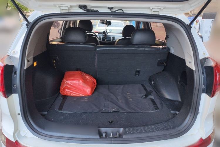 Used Kia Sportage R 2015 2.0L Automatic Two-Wheel Drive DLX Model Trunk