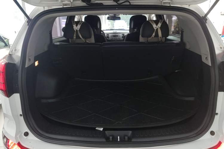 Used Kia Sportage R 2015 2.0L Automatic Two-Wheel Drive DLX Model Trunk