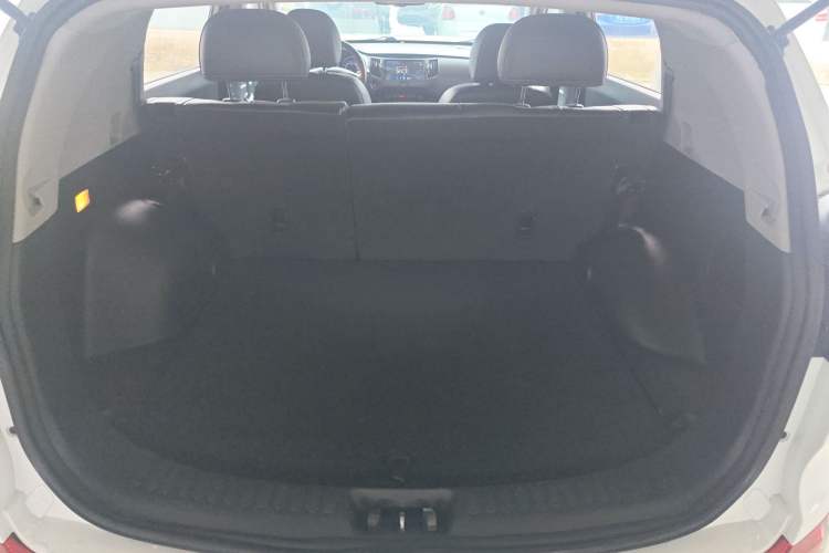 Used Kia Sportage R 2015 2.0L Automatic Two-Wheel Drive GLS Trunk