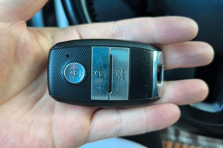 Used Kia Sportage R 2015 2.0L Automatic Two-Wheel Drive DLX Model Vehicle Key