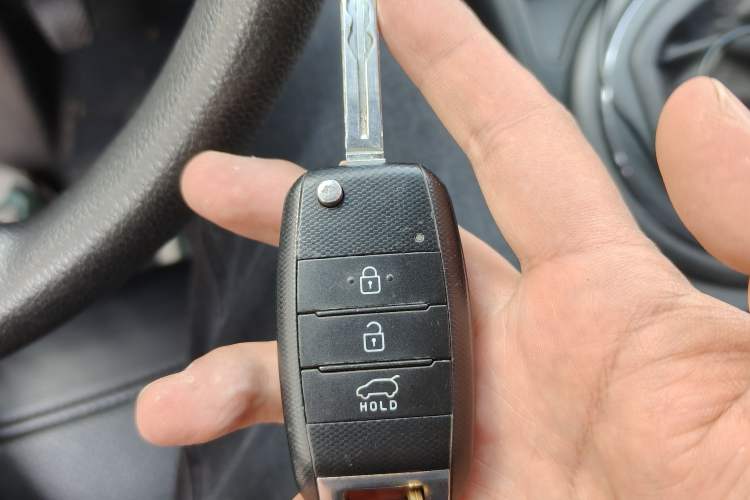 Used Kia Sportage R 2015 2.0L Manual Two-Wheel Drive GL Model Vehicle Key