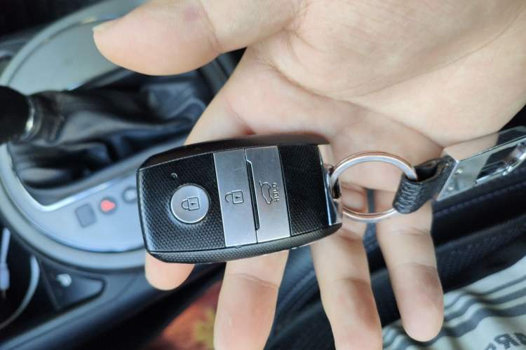 Used Kia Sportage R 2015 2.0L Automatic Two-Wheel Drive DLX Model Vehicle Key