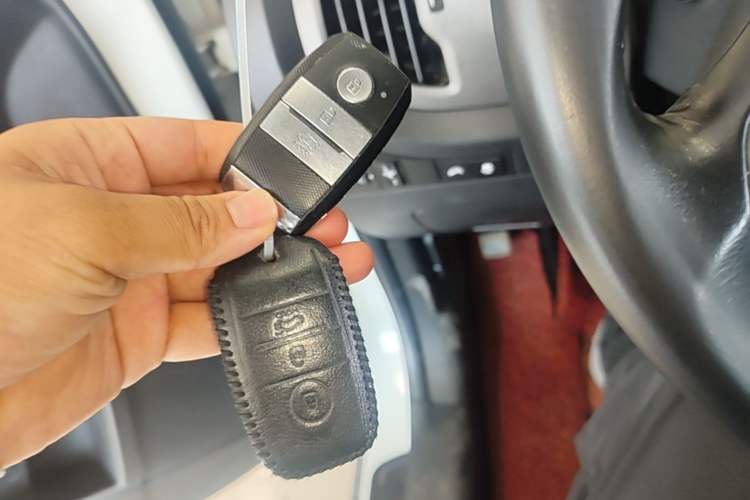 Used Kia Sportage R 2015 2.0L Automatic Two-Wheel Drive DLX Model Vehicle Key