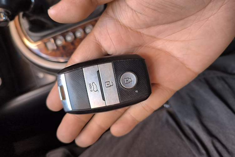 Used Kia Sportage R 2015 2.0L Automatic Two-Wheel Drive DLX Model Vehicle Key