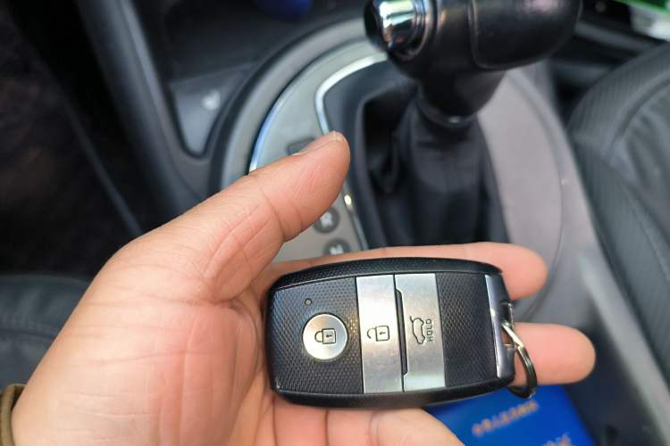 Used Kia Sportage R 2015 2.0L Automatic Two-Wheel Drive DLX Model Vehicle Key