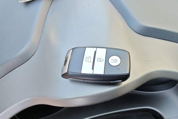 Used Kia Sportage R 2015 2.0L Automatic Two-Wheel Drive DLX Model Vehicle Key