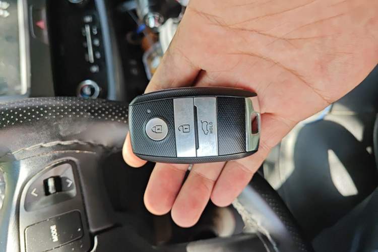 Used Kia Sportage R 2015 2.0L Automatic Two-Wheel Drive DLX Model Vehicle Key