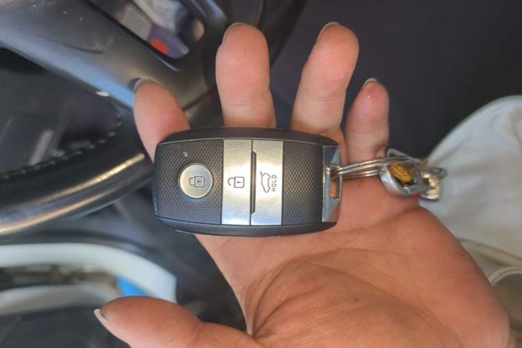 Used Kia Sportage R 2015 2.0L Automatic Two-Wheel Drive DLX Model Vehicle Key