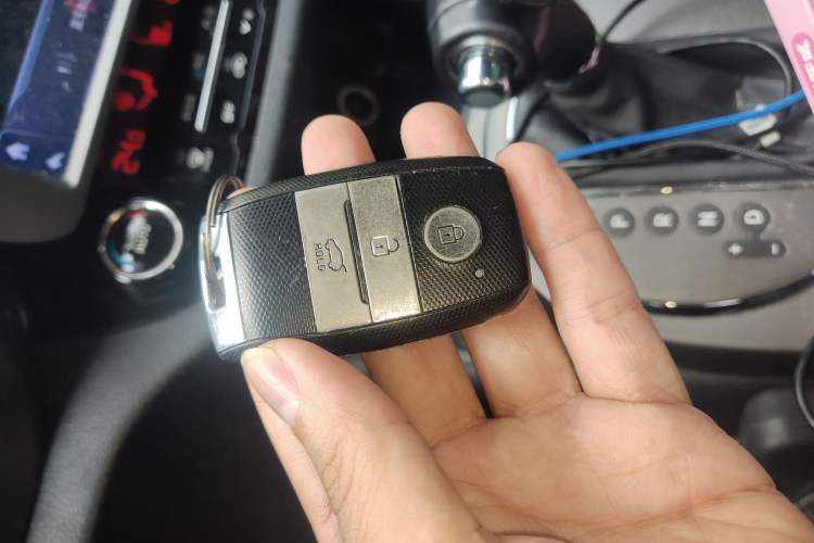 Used Kia Sportage R 2015 2.0L Automatic Two-Wheel Drive DLX Model Vehicle Key
