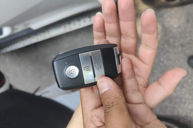 Used Kia Sportage R 2015 2.0L Automatic Two-Wheel Drive DLX Model Vehicle Key