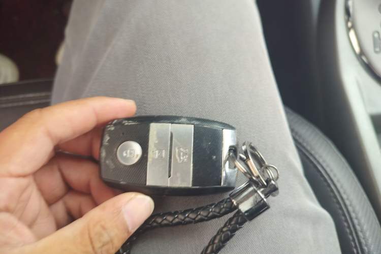 Used Kia Sportage R 2015 2.0L Automatic Two-Wheel Drive DLX Model Vehicle Key