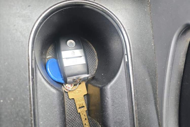 Used Kia Sportage R 2015 2.0L Automatic Two-Wheel Drive DLX Model Vehicle Key