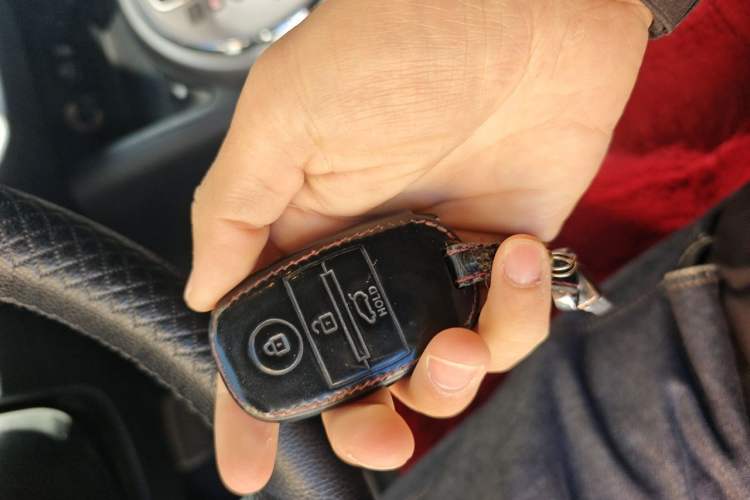 Used Kia Sportage R 2015 2.0L Automatic Two-Wheel Drive DLX Model Vehicle Key