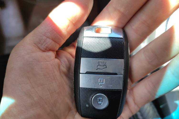 Used Kia Sportage R 2015 2.0L Automatic Two-Wheel Drive DLX Model Vehicle Key
