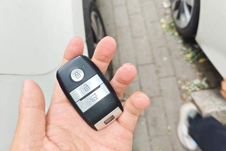 Used Kia Sportage R 2015 2.0L Automatic Two-Wheel Drive DLX Model Vehicle Key