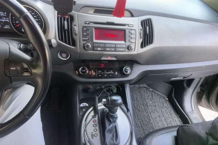 Used Kia Sportage R 2015 2.0L Automatic Two-Wheel Drive DLX Model Audio And AC Panel