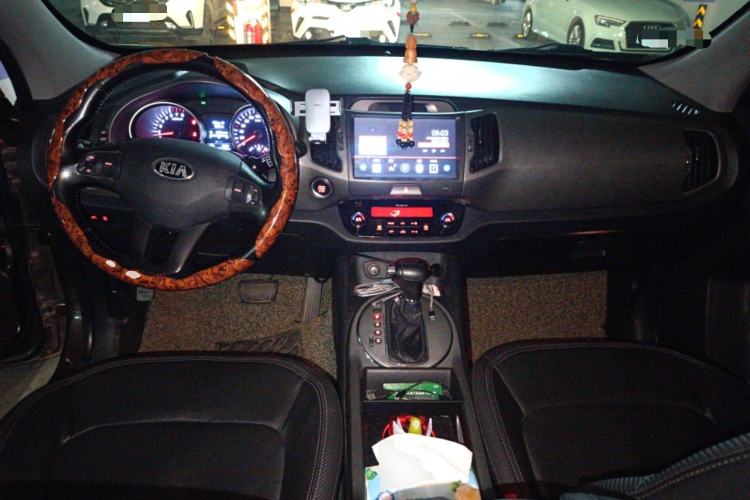 Used Kia Sportage R 2015 2.0L Automatic Two-Wheel Drive GLS Center Console