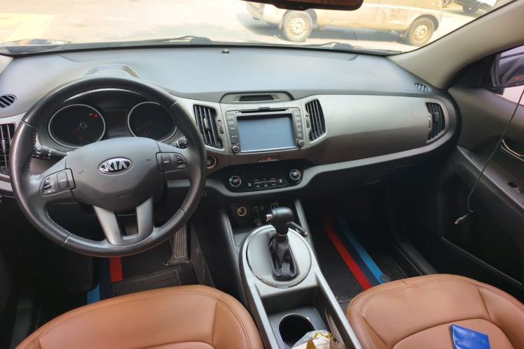 Used Kia Sportage R 2015 2.0L Automatic Two-Wheel Drive GLS Center Console