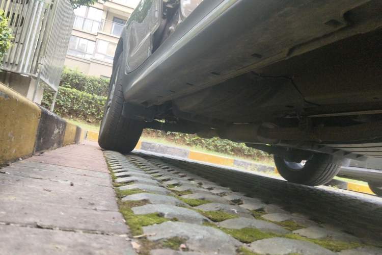 Used Kia Sportage R 2015 2.0L Automatic Two-Wheel Drive DLX Model Chassis Front Right