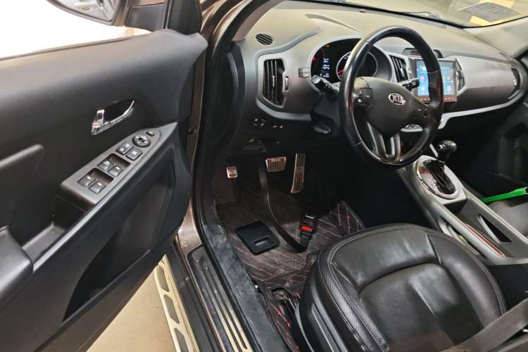 Used Kia Sportage R 2015 2.0L Automatic Two-Wheel Drive DLX Model Driver Seat