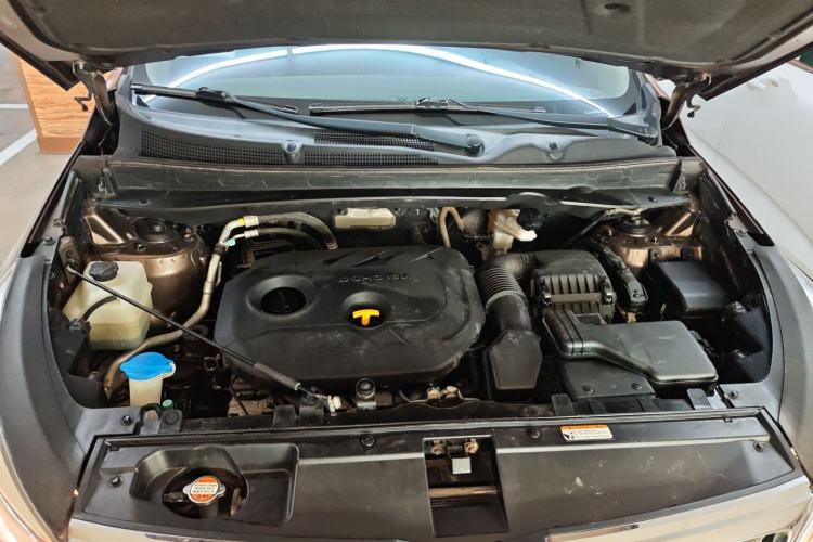 Used Kia Sportage R 2015 2.0L Automatic Two-Wheel Drive DLX Model Engine Bay