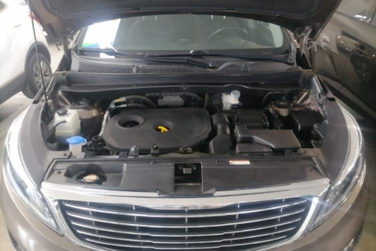Used Kia Sportage R 2015 2.0L Automatic Two-Wheel Drive DLX Model Engine Bay