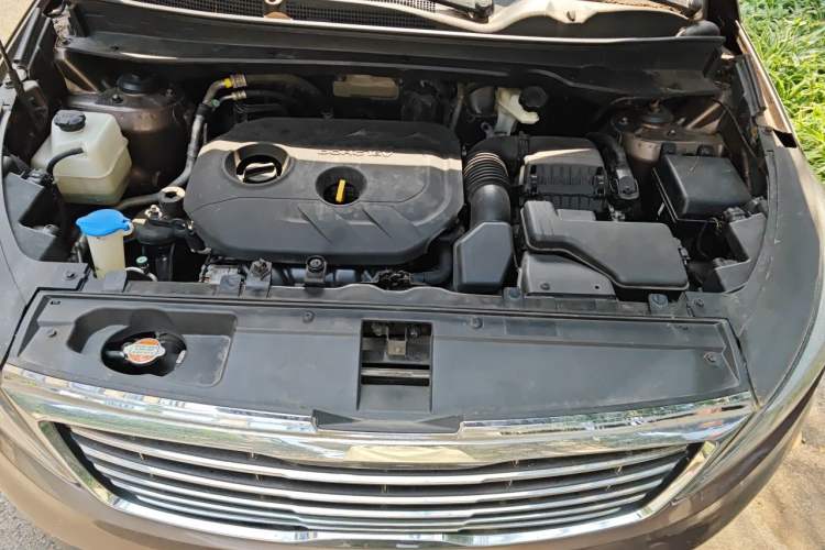 Used Kia Sportage R 2015 2.0L Automatic Two-Wheel Drive GLS Engine Bay
