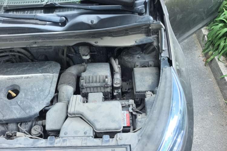 Used Kia Sportage R 2015 2.0L Automatic Two-Wheel Drive DLX Model Engine Bay Left