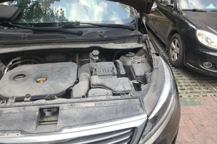 Used Kia Sportage R 2015 2.0L Automatic Two-Wheel Drive DLX Model Engine Bay Left
