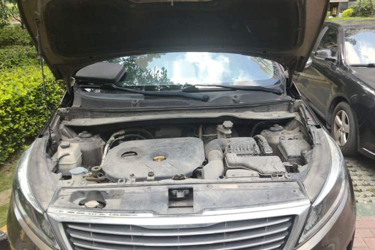 Used Kia Sportage R 2015 2.0L Automatic Two-Wheel Drive DLX Model Engine Bay