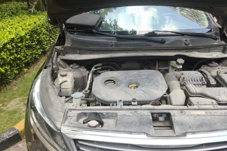 Used Kia Sportage R 2015 2.0L Automatic Two-Wheel Drive DLX Model Engine Bay Right