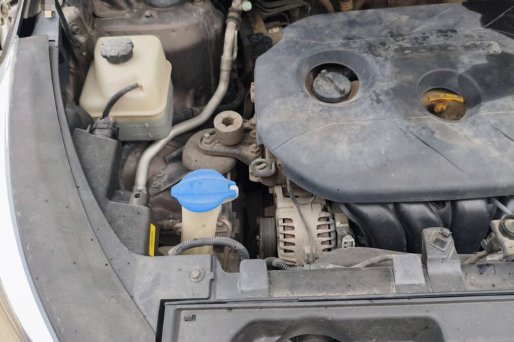 Used Kia Sportage R 2015 2.0L Automatic Two-Wheel Drive DLX Model Engine Bay Right
