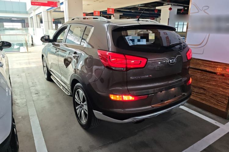 Used Kia Sportage R 2015 2.0L Automatic Two-Wheel Drive DLX Model Exterior 2