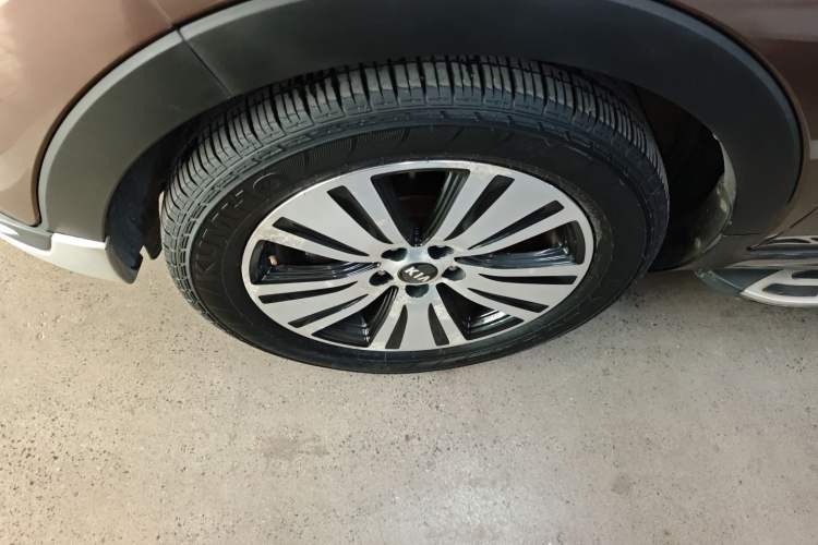 Used Kia Sportage R 2015 2.0L Automatic Two-Wheel Drive DLX Model Exterior 4
