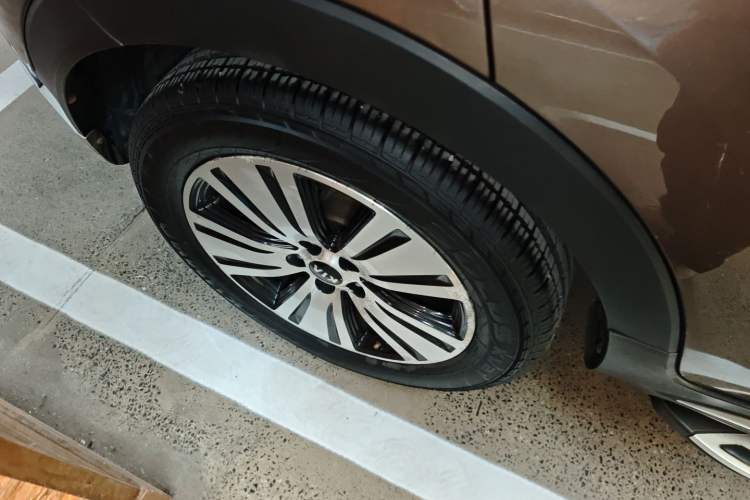 Used Kia Sportage R 2015 2.0L Automatic Two-Wheel Drive DLX Model Exterior 5