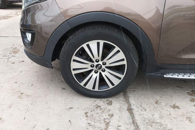 Used Kia Sportage R 2015 2.0L Automatic Two-Wheel Drive DLX Model Exterior 7
