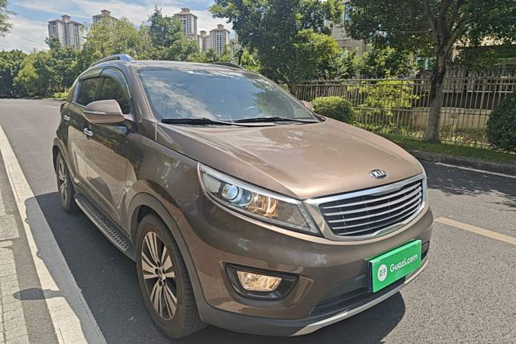 Used Kia Sportage R 2015 2.0L Automatic Two-Wheel Drive DLX Model Front Right 45 Deg