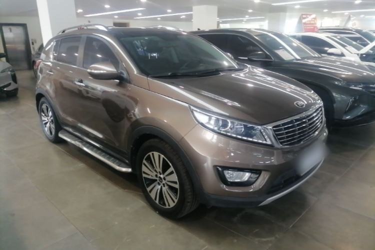 Used Kia Sportage R 2015 2.0L Automatic Two-Wheel Drive DLX Model Front Right 45 Deg