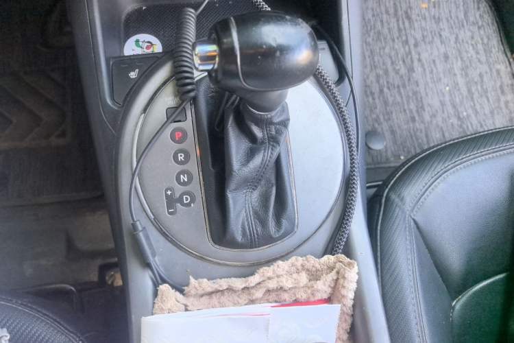 Used Kia Sportage R 2015 2.0L Automatic Two-Wheel Drive DLX Model Gear Lever