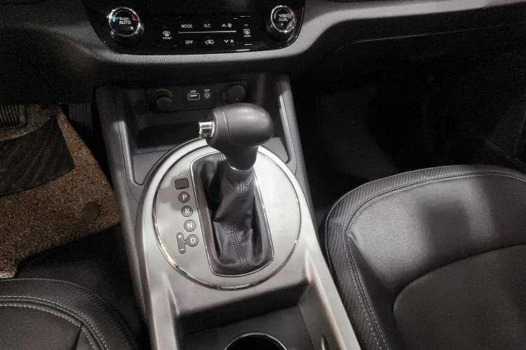 Used Kia Sportage R 2015 2.0L Automatic Two-Wheel Drive GLS Gear Lever