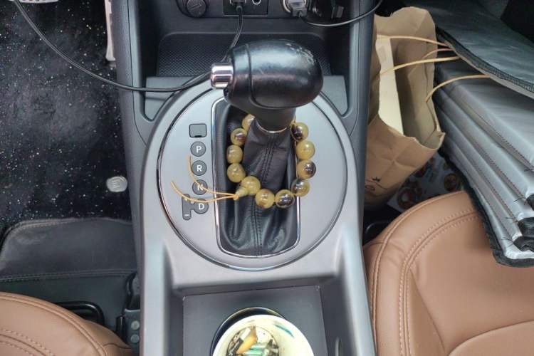 Used Kia Sportage R 2015 2.0L Automatic Two-Wheel Drive DLX Model Gear Lever