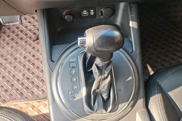 Used Kia Sportage R 2015 2.0L Automatic Two-Wheel Drive GL Gear Lever