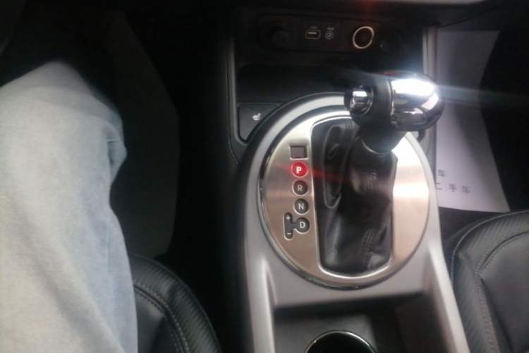 Used Kia Sportage R 2015 2.0L Automatic Two-Wheel Drive DLX Model Gear Lever