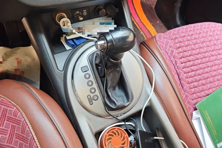 Used Kia Sportage R 2015 2.0L Automatic Two-Wheel Drive GLS Gear Lever